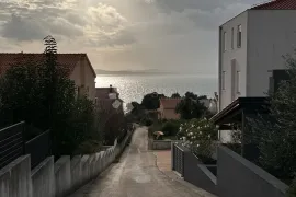 KOŽINO, PRODAJE SE ATRAKTIVNO GRAĐEVINSKO ZEMLJIŠTE  200 M OD MORA, Zadar - Okolica, Terrain