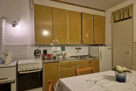 Ekskluzivno u Dogmi! Obiteljski stan s potencijalom, Pula, Appartement