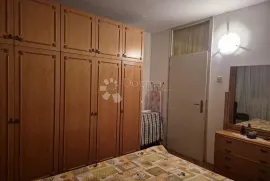 Ekskluzivno u Dogmi! Obiteljski stan s potencijalom, Pula, Appartement