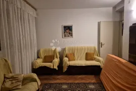 Ekskluzivno u Dogmi! Obiteljski stan s potencijalom, Pula, Appartement