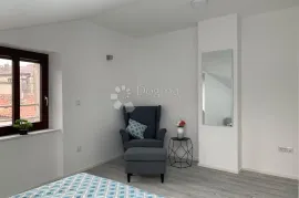 POREČ - Prostrani stan u centru starog grada 50m od mora, Poreč, Appartement