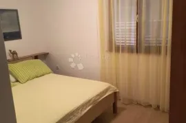 VIR - PRODAJE SE KUĆA SA 4 APARTMANA SA POGLEDOM NA MORE, Vir, Σπίτι