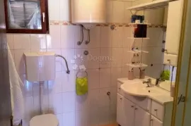 VIR - PRODAJE SE KUĆA SA 4 APARTMANA SA POGLEDOM NA MORE, Vir, Σπίτι