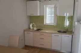 VIR - PRODAJE SE KUĆA SA 4 APARTMANA SA POGLEDOM NA MORE, Vir, Kuća