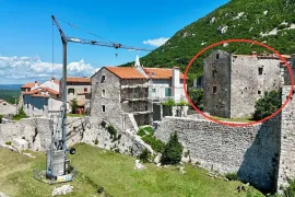 PRILIKA!!!! RIJETKOST U PONUDI!!! SAMOSTOJEĆA KUĆA SA POGLEDOM NA MORE U STAROGRADSKOJ JEZGRI, Kršan, Maison