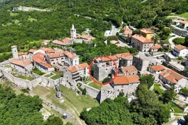 PRILIKA!!!! RIJETKOST U PONUDI!!! SAMOSTOJEĆA KUĆA SA POGLEDOM NA MORE U STAROGRADSKOJ JEZGRI, Kršan, Maison