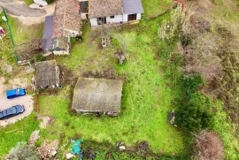 Građevinsko zemljište Materada, 1029m2 , sa izgrađenom garažom i pomoćnim građevinama, Umag, Arazi