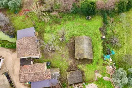 Građevinsko zemljište Materada, 1029m2 , sa izgrađenom garažom i pomoćnim građevinama, Umag, Arazi