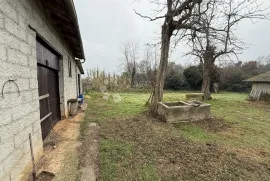 Građevinsko zemljište Materada, 1029m2 , sa izgrađenom garažom i pomoćnim građevinama, Umag, Land