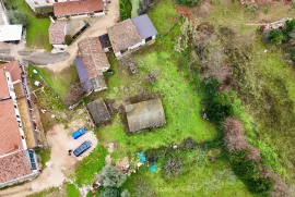 Građevinsko zemljište Materada, 1029m2 , sa izgrađenom garažom i pomoćnim građevinama, Umag, Arazi