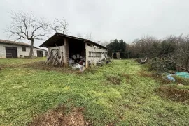 Građevinsko zemljište Materada, 1029m2 , sa izgrađenom garažom i pomoćnim građevinama, Umag, Arazi