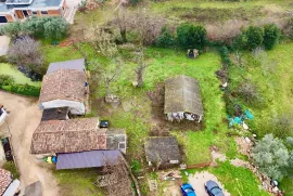 Građevinsko zemljište Materada, 1029m2 , sa izgrađenom garažom i pomoćnim građevinama, Umag, Arazi