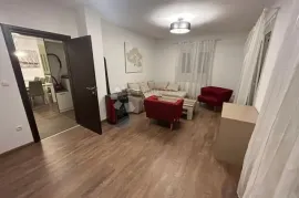 Viškovo, prodajemo stan 3s+db s balkonom i okućnicom, Viškovo, Apartamento