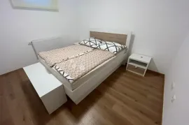 Viškovo, prodajemo stan 3s+db s balkonom i okućnicom, Viškovo, Apartamento