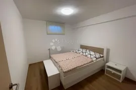 Viškovo, prodajemo stan 3s+db s balkonom i okućnicom, Viškovo, Apartamento