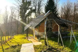 Šumski Raj: Oaza Mira u Prirodi, Sveti Ilija, Σπίτι