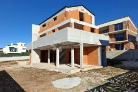 Vila 500m od mora s okućnicom (967m2)) nadomak centra grada, Poreč, Haus