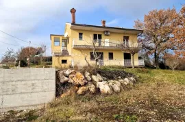 KUĆA SA 2 STANA  i bazenom u izgradnji ,mirna lokacija , okolica LABINA, Labin, House