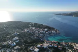 Kuća s bazenom  70 metara od plaže, Rogoznica, Дом