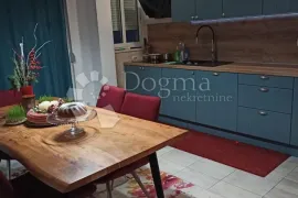 TROSOBNI STAN S VRTOM, STROŽANAC, Podstrana, Appartement