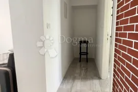 Kuća s tri apartmana u Premanturi, Medulin, Casa