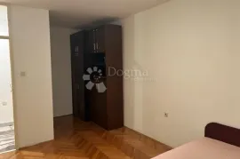 VEŽICA-NAJAM 32m2, Rijeka, Flat