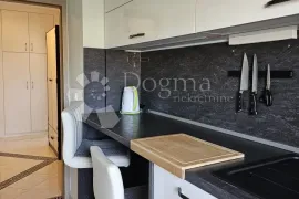 Kantrida nadomak svih sadržaja, Rijeka, Appartement