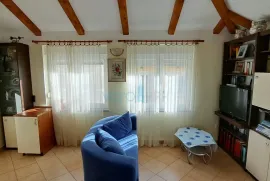 Uvala Soline, otok Krk, tri apartmana u prizemlju, okućnica, prodaja, Dobrinj, Casa