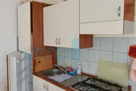 Uvala Soline, otok Krk, tri apartmana u prizemlju, okućnica, prodaja, Dobrinj, Casa