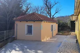 Uvala Soline, otok Krk, tri apartmana u prizemlju, okućnica, prodaja, Dobrinj, Casa