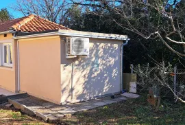 Uvala Soline, otok Krk, tri apartmana u prizemlju, okućnica, prodaja, Dobrinj, Casa