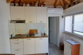 Uvala Soline, otok Krk, tri apartmana u prizemlju, okućnica, prodaja, Dobrinj, Casa