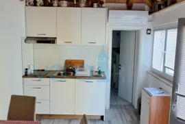 Uvala Soline, otok Krk, tri apartmana u prizemlju, okućnica, prodaja, Dobrinj, Casa