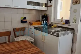 Uvala Soline, otok Krk, tri apartmana u prizemlju, okućnica, prodaja, Dobrinj, Famiglia