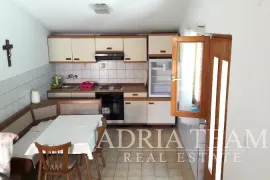 APARTMANSKA KUĆA S POGLEDOM NA MORE - VIR, Vir, بيت