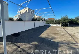 KUĆA S 10 APARTMANA, POGLED NA MORE - PETRČANE, Zadar - Okolica, Casa