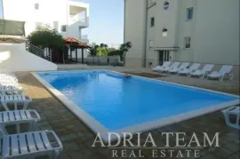 KUĆA S 10 APARTMANA, POGLED NA MORE - PETRČANE, Zadar - Okolica, Casa