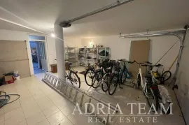 KUĆA S 10 APARTMANA, POGLED NA MORE - PETRČANE, Zadar - Okolica, Casa