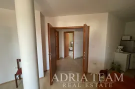 KUĆA S 10 APARTMANA, POGLED NA MORE - PETRČANE, Zadar - Okolica, Casa