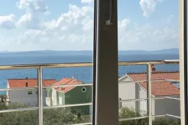 KUĆA S 10 APARTMANA, POGLED NA MORE - PETRČANE, Zadar - Okolica, Casa