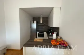 KUĆA S 10 APARTMANA, POGLED NA MORE - PETRČANE, Zadar - Okolica, Casa