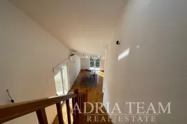 KUĆA S 10 APARTMANA, POGLED NA MORE - PETRČANE, Zadar - Okolica, Casa