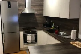 KUĆA S 10 APARTMANA, POGLED NA MORE - PETRČANE, Zadar - Okolica, Casa