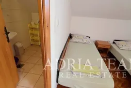 KUĆA S UREĐENOM OKUĆNICOM NA PREKRASNOJ LOKACIJI - PODACA, MAKARSKA RIVIJERA, Gradac, House