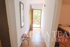 KUĆA S UREĐENOM OKUĆNICOM NA PREKRASNOJ LOKACIJI - PODACA, MAKARSKA RIVIJERA, Gradac, House