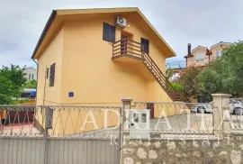 KUĆA S UREĐENOM OKUĆNICOM NA PREKRASNOJ LOKACIJI - PODACA, MAKARSKA RIVIJERA, Gradac, House