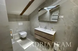 DVOETAŽNI APARTMAN, KOMPLET RENOVIRAN I NAMJEŠTEN!! IDEALNO ZA TURISTIČKI NAJAM, ZADAR - RELJA, Zadar, Flat