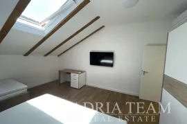 DVOETAŽNI APARTMAN, KOMPLET RENOVIRAN I NAMJEŠTEN!! IDEALNO ZA TURISTIČKI NAJAM, ZADAR - RELJA, Zadar, Flat