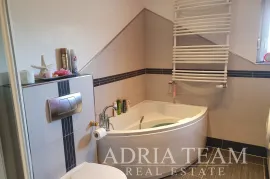 APARTMANSKA KUĆA S 8 STAMBENIH JEDINICA - DIKLO, ZADAR, Zadar, Kuća