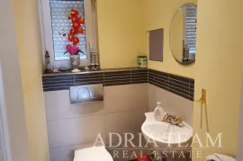 APARTMANSKA KUĆA S 8 STAMBENIH JEDINICA - DIKLO, ZADAR, Zadar, House